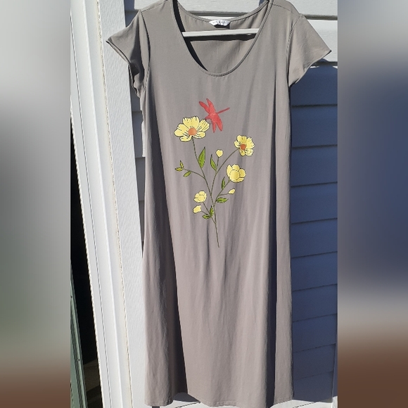 Whimsical Sz M, Dragonfly and Daffodils Taupe short sleeve midi dress - Picture 1 of 8